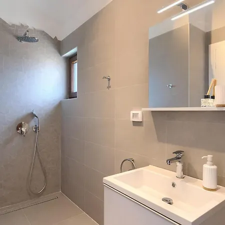 Ogradina بيت للعطل بولا