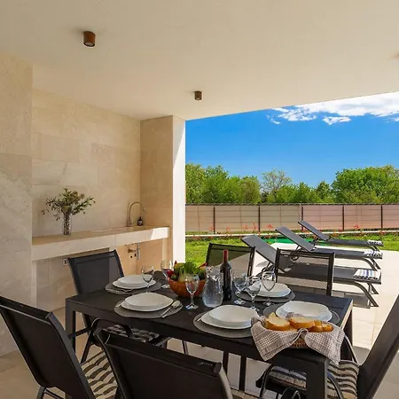 Ogradina Holiday home Pula