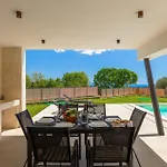 Ogradina * פולה