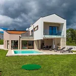 בית נופש Ogradina פולה