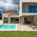 Ogradina פולה