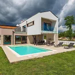 Ogradina * פולה